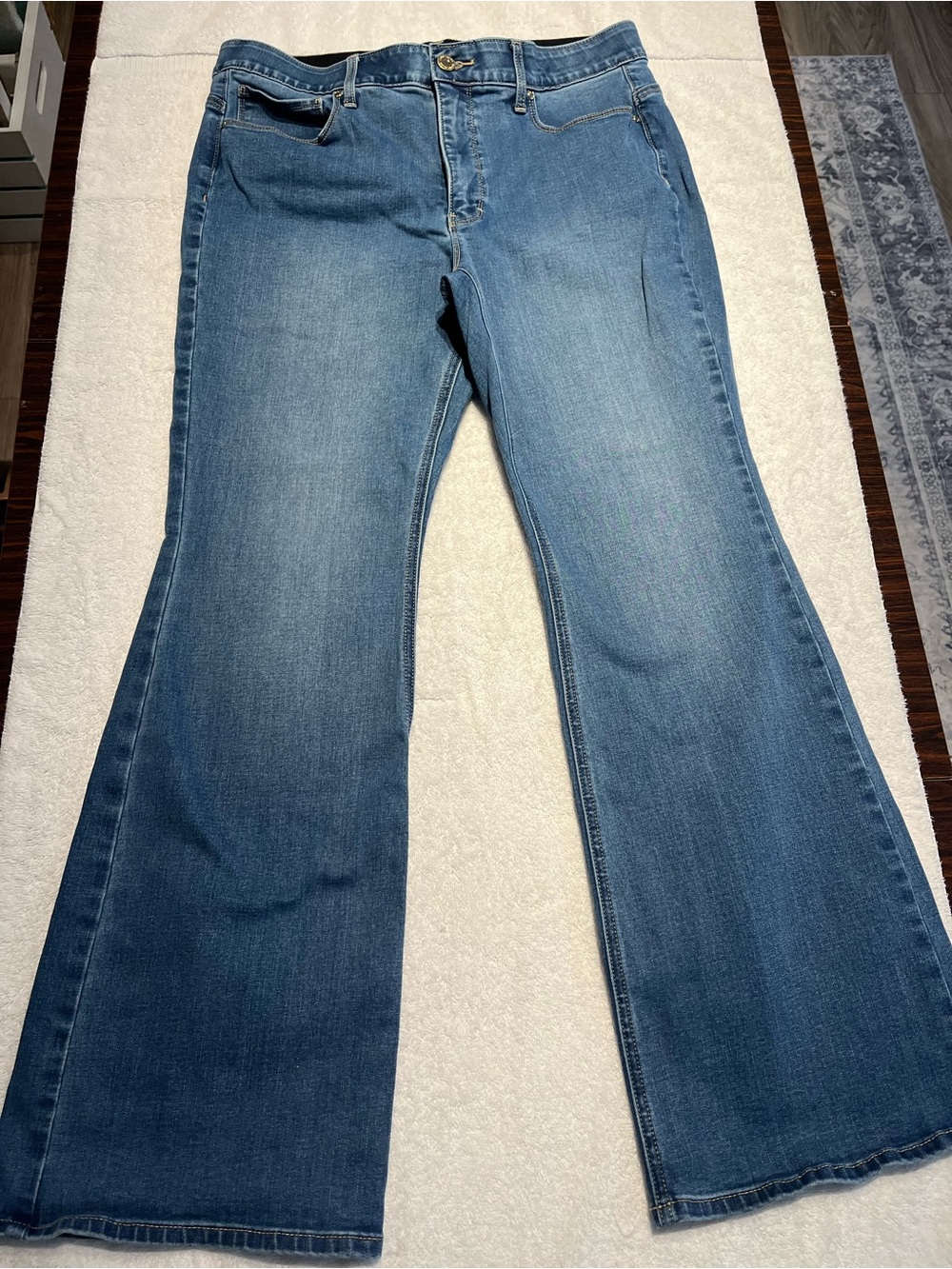 White House Black Market Women’s Flared Jeans in Medium Blue - Size 12S